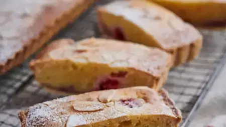 Socials Raspberry Bakewell Tart